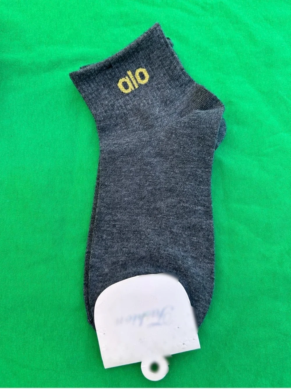 ALO Yoga Women's Low-Cut Ankle Socks in Charcoal with Gold Logo